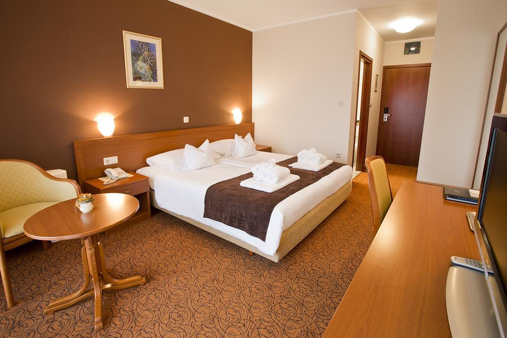 Spa & Wellness Hotel Pinia Malinska Habitación foto