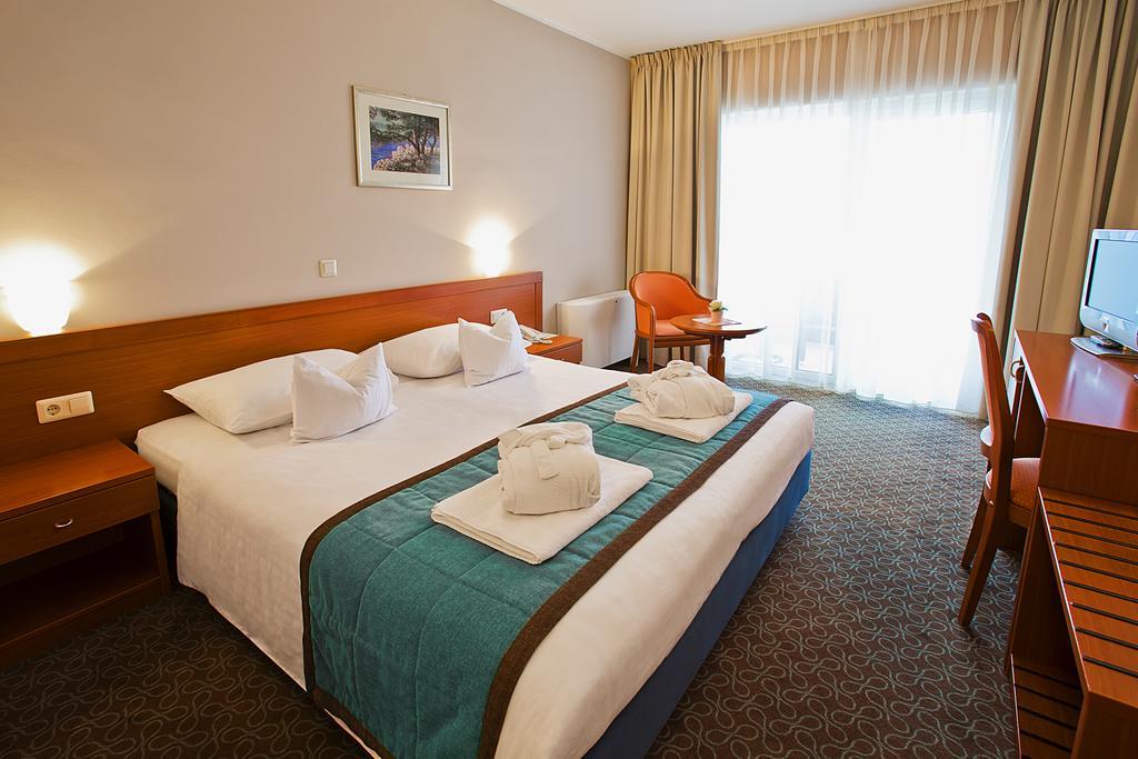 Spa & Wellness Hotel Pinia Malinska Habitación foto