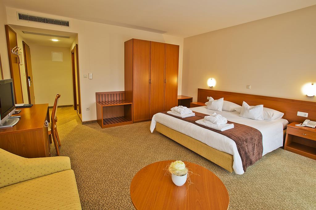 Spa & Wellness Hotel Pinia Malinska Habitación foto